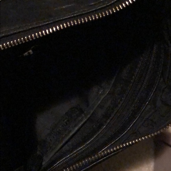 Michael Kors Zipper Shoulder bag. - Picture 3 of 5